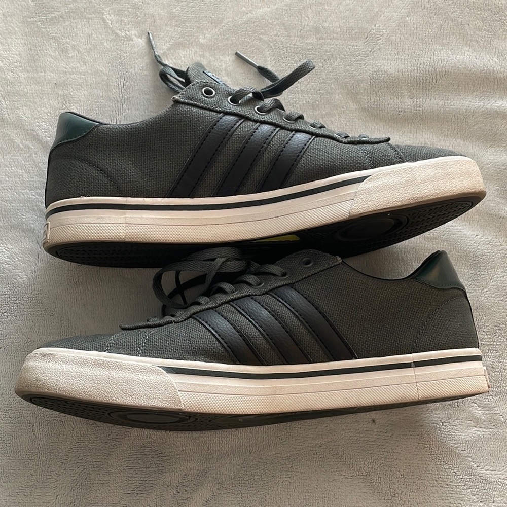 ▪️Adidas Neo Cloudfoam Shoes, Men’s 8.5/Women’s 10▪️